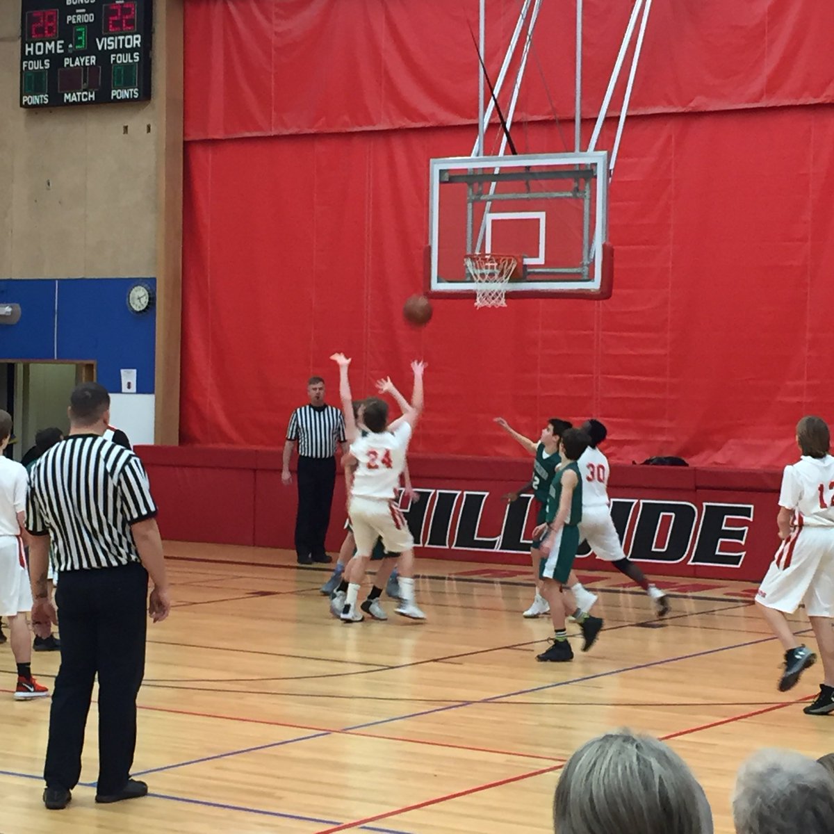 HillsideRams's tweet photo. Hillside 7/8 basketball looking good on the court! #rampride https://t.co/ZOZoI9KsAn