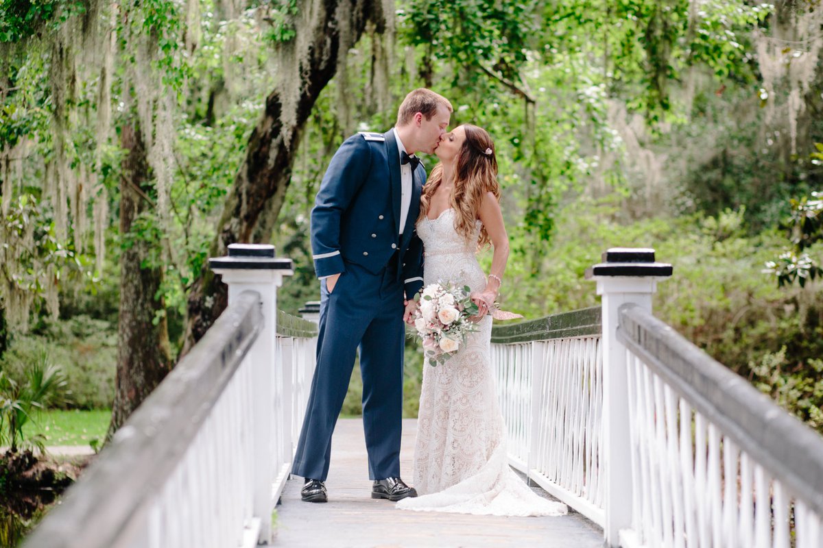 Looking back at this #MagnoliaPlantation wedding with airplane decor for the pilot groom <a href="/WildFlowersInc/">WildFlowersInc</a> riverlandstudios.com/lisa-stephen-c…