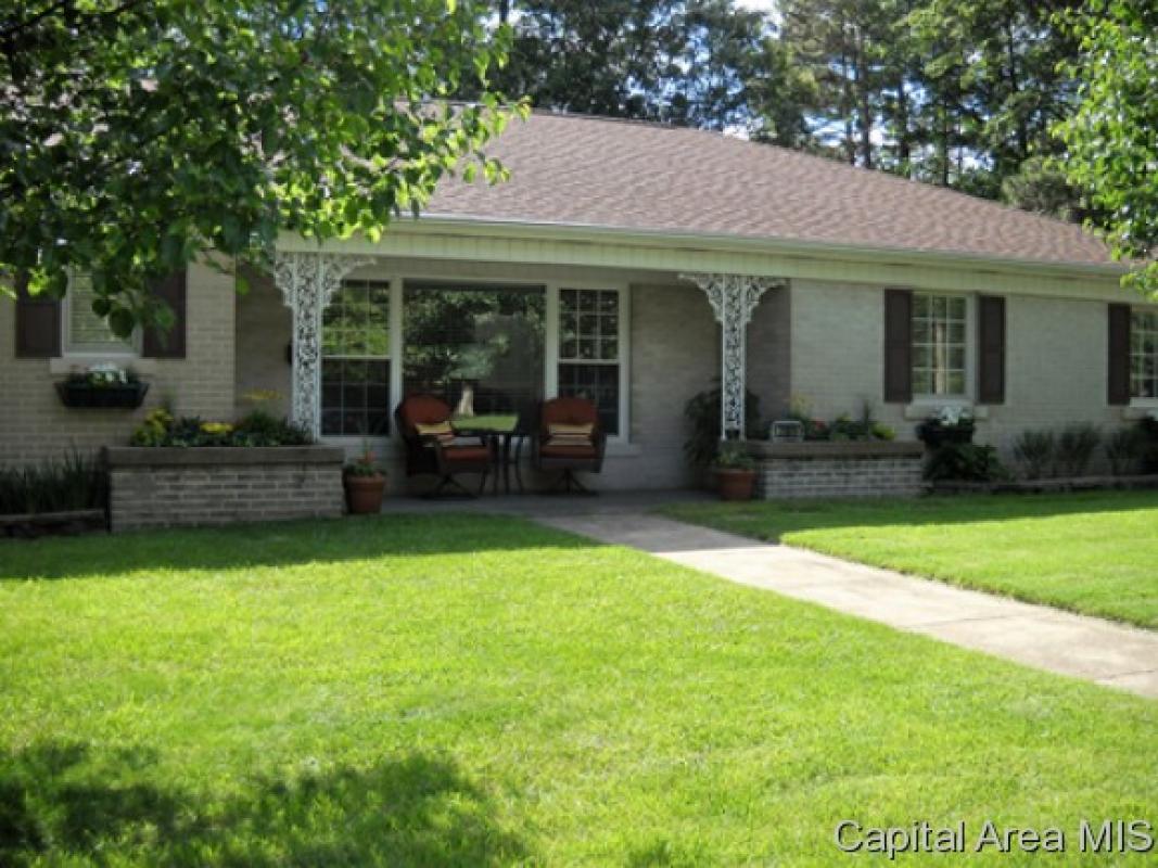 SuzieSablesDuff's tweet image. I would love to show you my #listing at 2009  CHATHAM RD #Springf... tour.circlepix.com/home/55K4N5 
RE/MAX Professionals