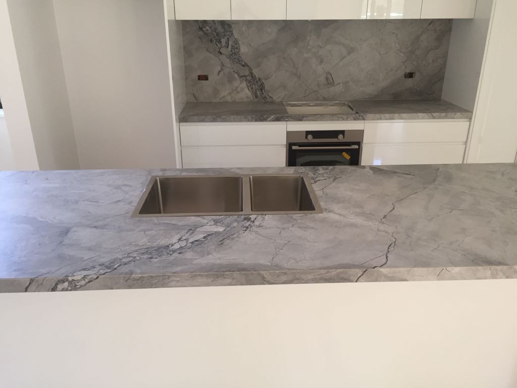 CwtStone's tweet photo. Natural Stone splashback and benchtop for this beautiful kitchen renovation #CWTStone #NaturalStone #KitchenRenovation https://t.co/U8pfHG0mtW
