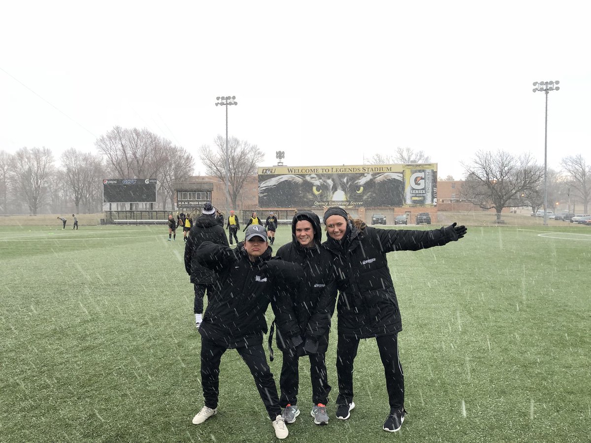 QUHawksWSoccer's tweet image. Snow didn’t scare us away today!! #snowproblem ❄️⚽️