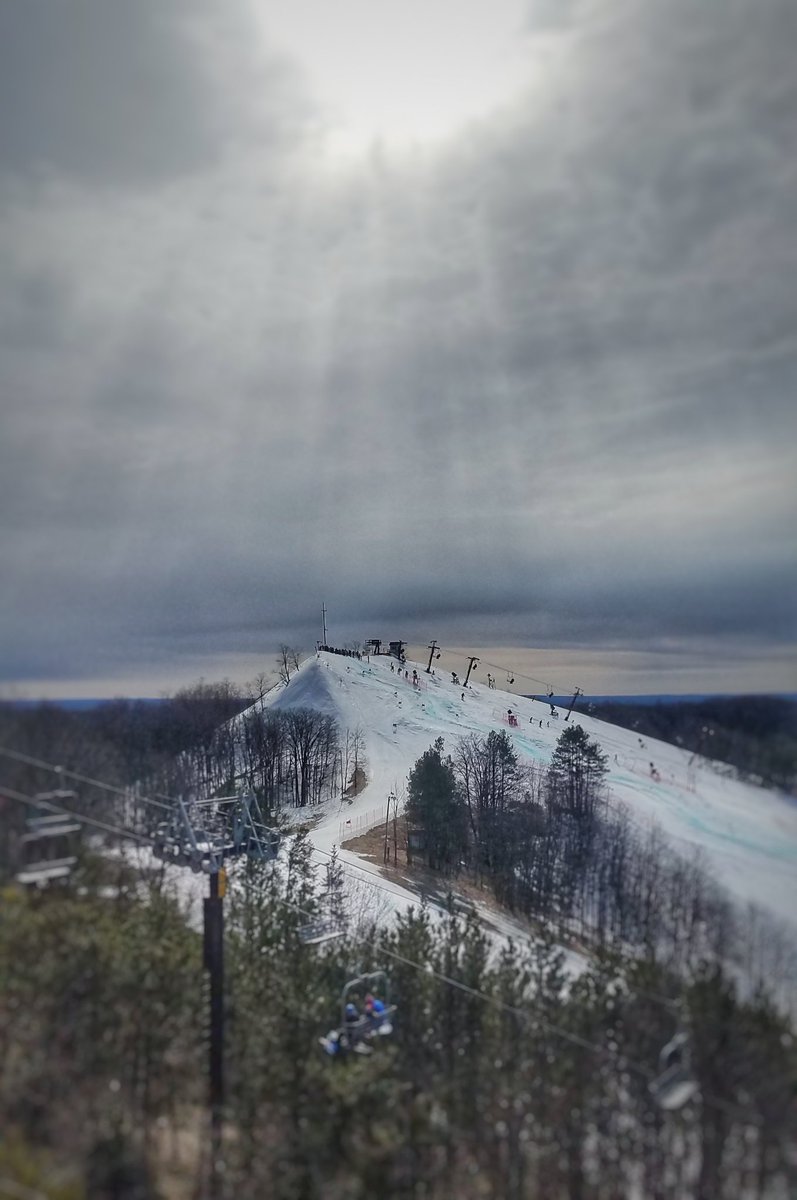 love this place! view of the South Peak, from the North Peak triple on Sunday <a href="/CaberfaePeaks/">Caberfae Peaks</a> <a href="/PureMichigan/">Pure Michigan</a> #snowboarding #SNOW
