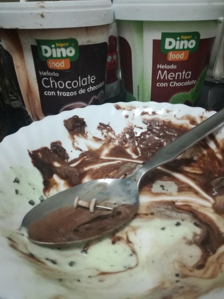 de1969's tweet image. Casi me hago un pirsing con el postre de la cena @HiperDino_ una chincheta en tu helado de chocolate . LO QUE NOS PASA POR QUERER AHORAR #controlcalidad @facua #consumidor