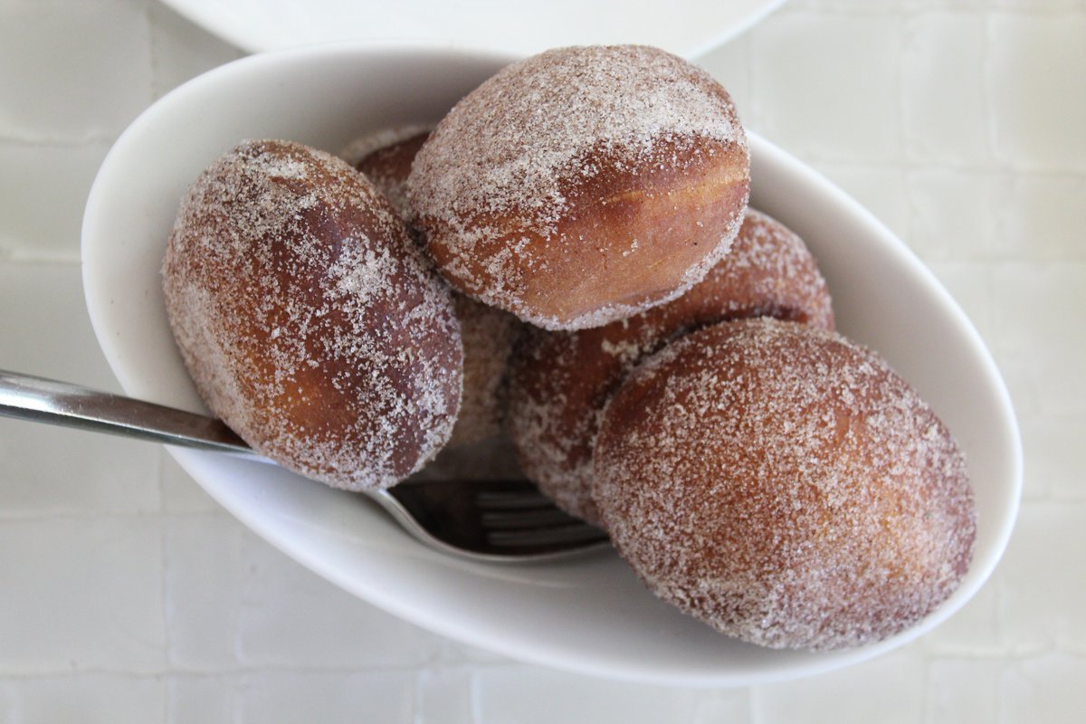 RoyceLA's tweet photo. Warm, fluffy cinnamon #beignets are just the ticket for a sweet post-dinner indulgence. https://t.co/EsXHF4YTPI #RoyceLA #steakhouse #dessert https://t.co/yvqkBj4PIP