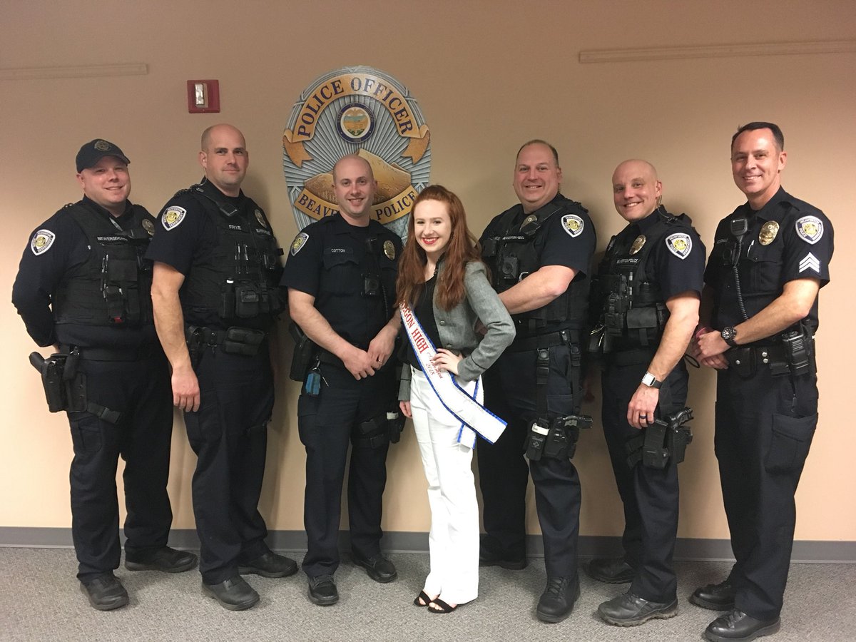 BeavertonPolice's tweet photo. Today the Beaverton Police School Resource Officer team met with Miss Oregon High School 2018, Madison Baker to talk about bullying issues and https://t.co/zDCftsMj7l https://t.co/MWTcjYw0iQ