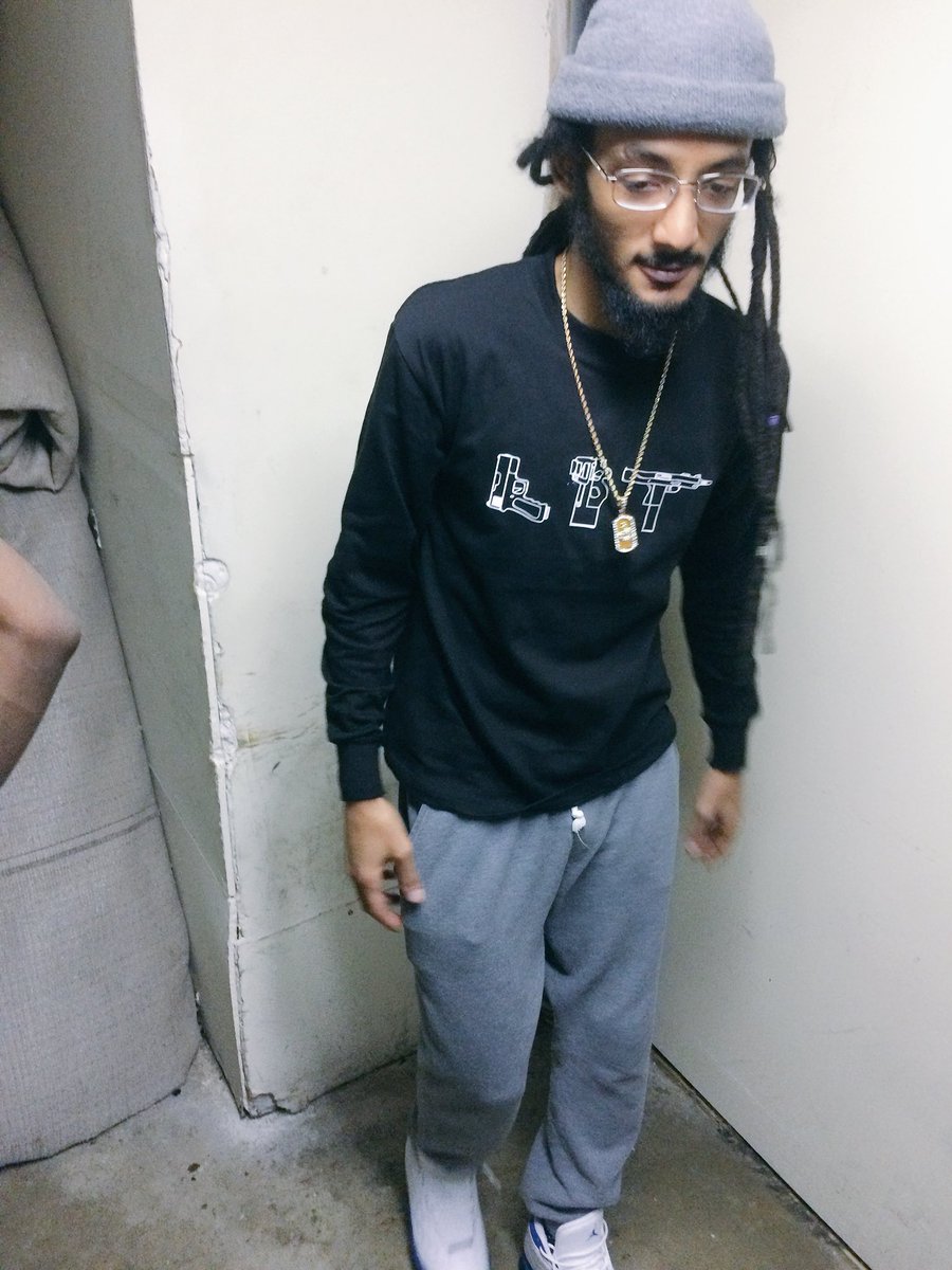 INKBOYJAY's tweet photo. Lil nigga I’m Lit 🔋💰🏪 we could never be the same #Bandobaby🏚 https://t.co/7TwdwtgoKb