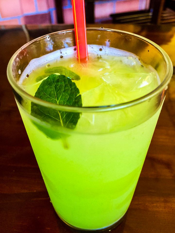 JniceTemptation's tweet photo. When I see that color I just want to jump in it. Yeahh !!! right. Looks like lagoon water sort of..... Great drink anyway and very refreshing. 
.

#pinoy #itsmorefuninthephilippines   #yummyph #mindanao  #filipino #whattoeatph  #pinoyfood  #jniceclub #jnicespirit #ipil #kabasalan https://t.co/u3NJJsIL2t