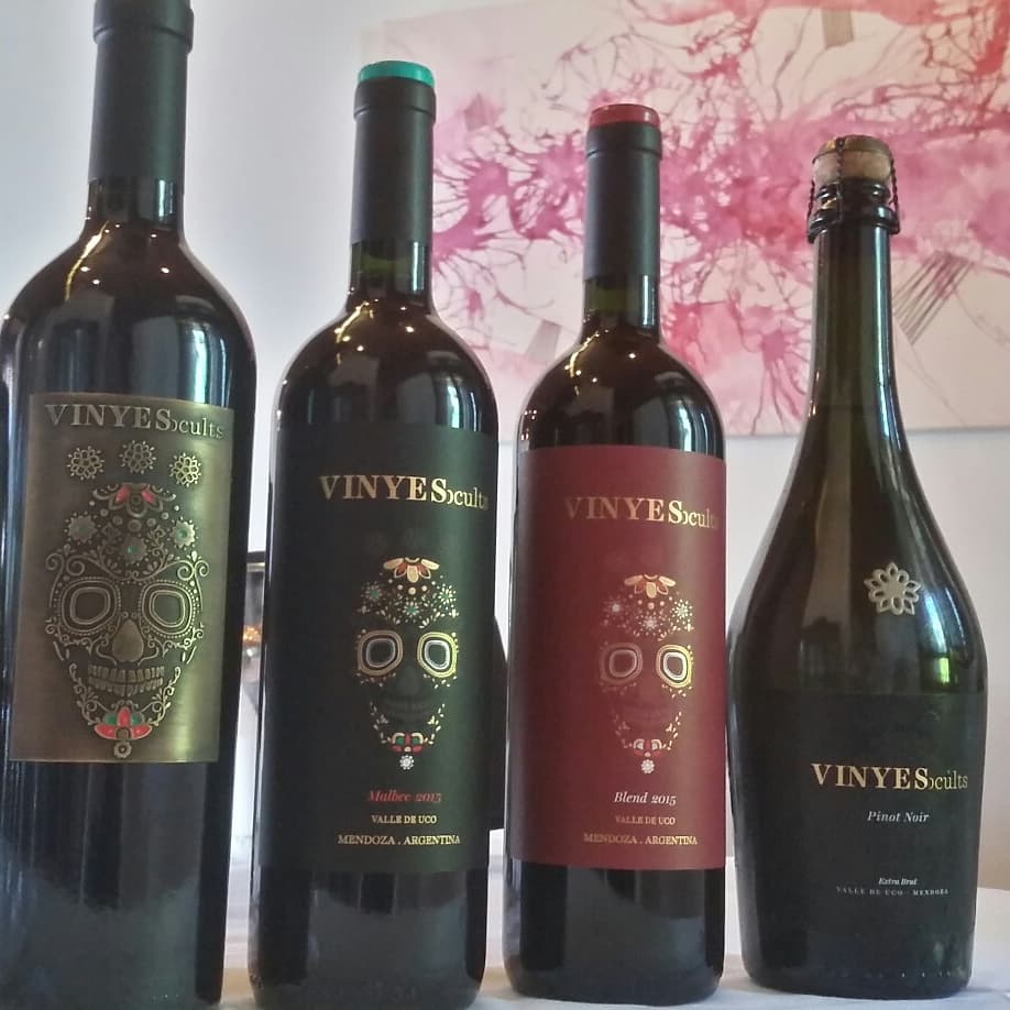 mariansommelier's tweet photo. Arrancó el #CalaveraTour, 1er parada en #AtilioResto
Tremendos vinos @vinyesocults y grandes platos! 
A seguir q recién arranca! 
@iviniarg #VinoArgentino #Vino #Wine https://t.co/7CQ3KEaGTc