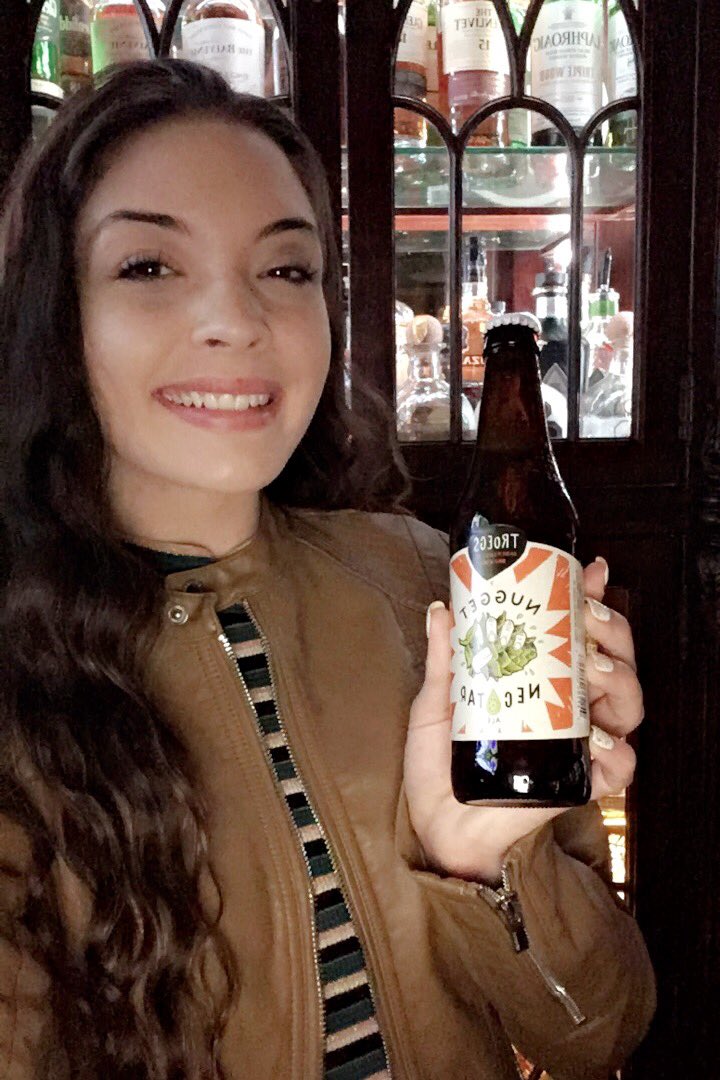 BigHouseTobacco's tweet image. There’s no snow yet! Come down &amp;amp; spend your #TuesdayBoozeday drinking a #NuggetNectar with me 😍😘 #nuggetnectarale #bhto #cigarbar #cigaraficionado #cigarlover #cigarlove #alcohol #drinksandcigars #cigarsmoker #scranton #scrantonpa #scrantonsmokers #tuesdaynight #tuesdayfun