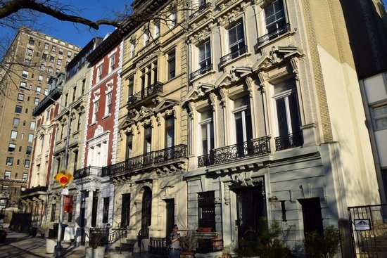 A new book peels back layers of history on one Upper West Side block ow.ly/Js2x30iMZVI