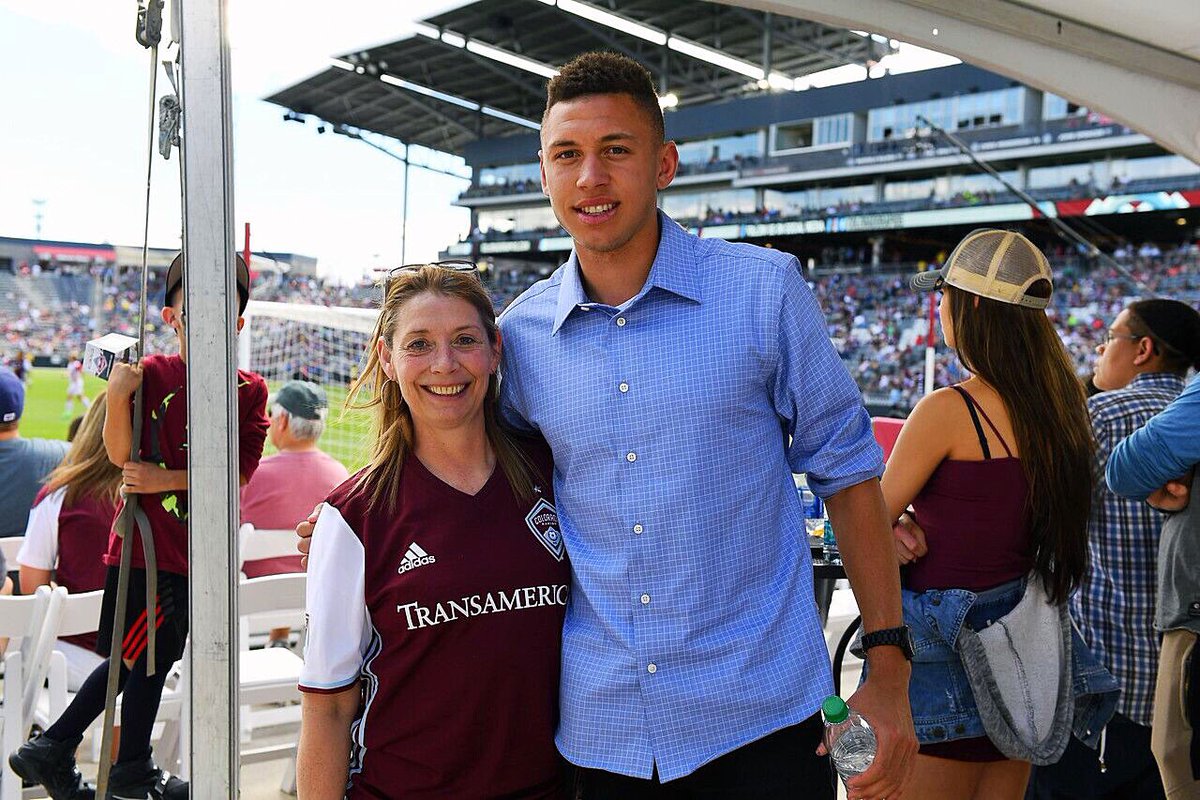 KortFord's tweet image. Anything helps 🙏🏼 The doctors gave her 3-6 months to live, again... If you don’t have the means to donate, your prayers and retweets are sincerely appreciated. Thanks to everyone who helps play a role in my moms fight against terminal cancer. ❤️ gofundme.com/laurieford