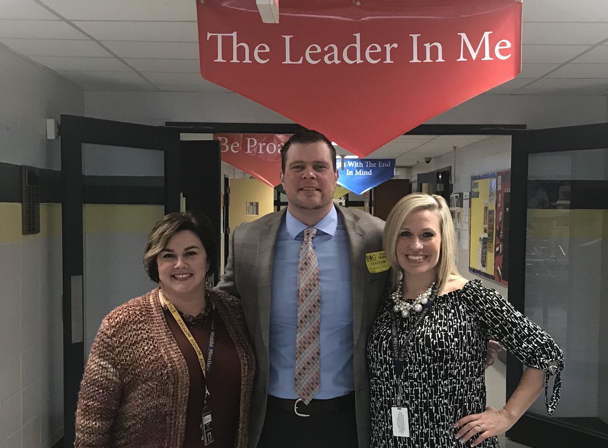 StanTorzewski's tweet photo. Pleasure to spend the morning in Shelby East MS with @shelbycountysch @HSG_KY Fellow @Amandagift1G and Principal @JenniferHCox Inspiring people doing innovative work! Thanks for your agentive intellectual discussion 😆👍 https://t.co/qD4oo3mlgy