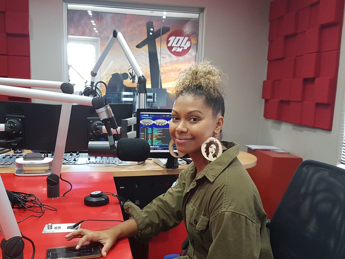 karienb11's tweet photo. Vanmiddag kuier @MelrockLizzo by @Tygerberg104fm #PlaaslikeNooi #Talentvol #Trots #Geloof #DroomGroot #Vertrou https://t.co/mOgVmsWDh4