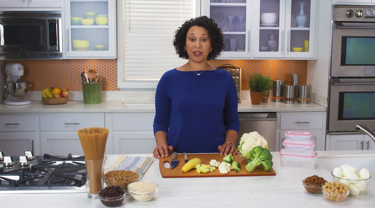 Meal prepping is a great way to #eatright, save time during the week and spend less money on groceries! 

Check out these tips from Academy of Nutrition and Dietetics spokesperson <a href="/KGradneyRD/">Kristen Gradney RD</a>: sm.eatright.org/mealprepvideo #NationalNutritionMonth