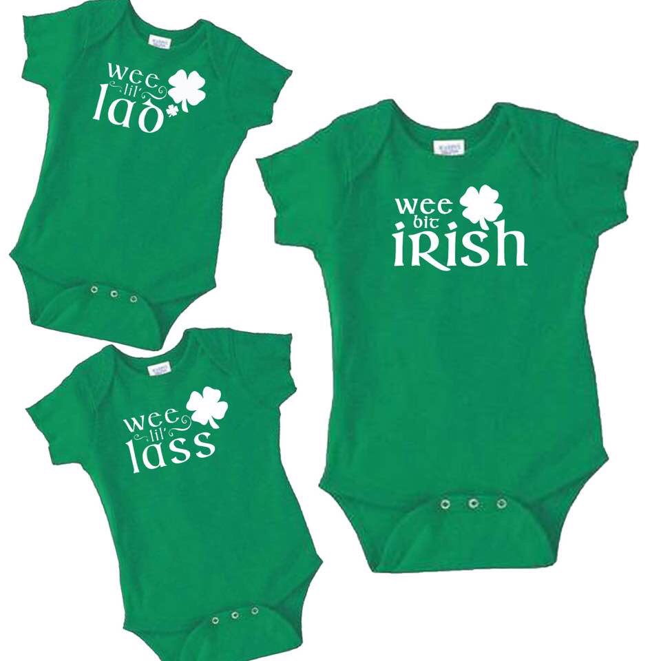 RTierneyStudio's tweet photo. #StPatricksDay #onesies available in my #etsyshop #weebitirish #weelillass #weelillad OR get it with glitter! https://t.co/AX2DITFIQR https://t.co/4cx4hZLJQ1