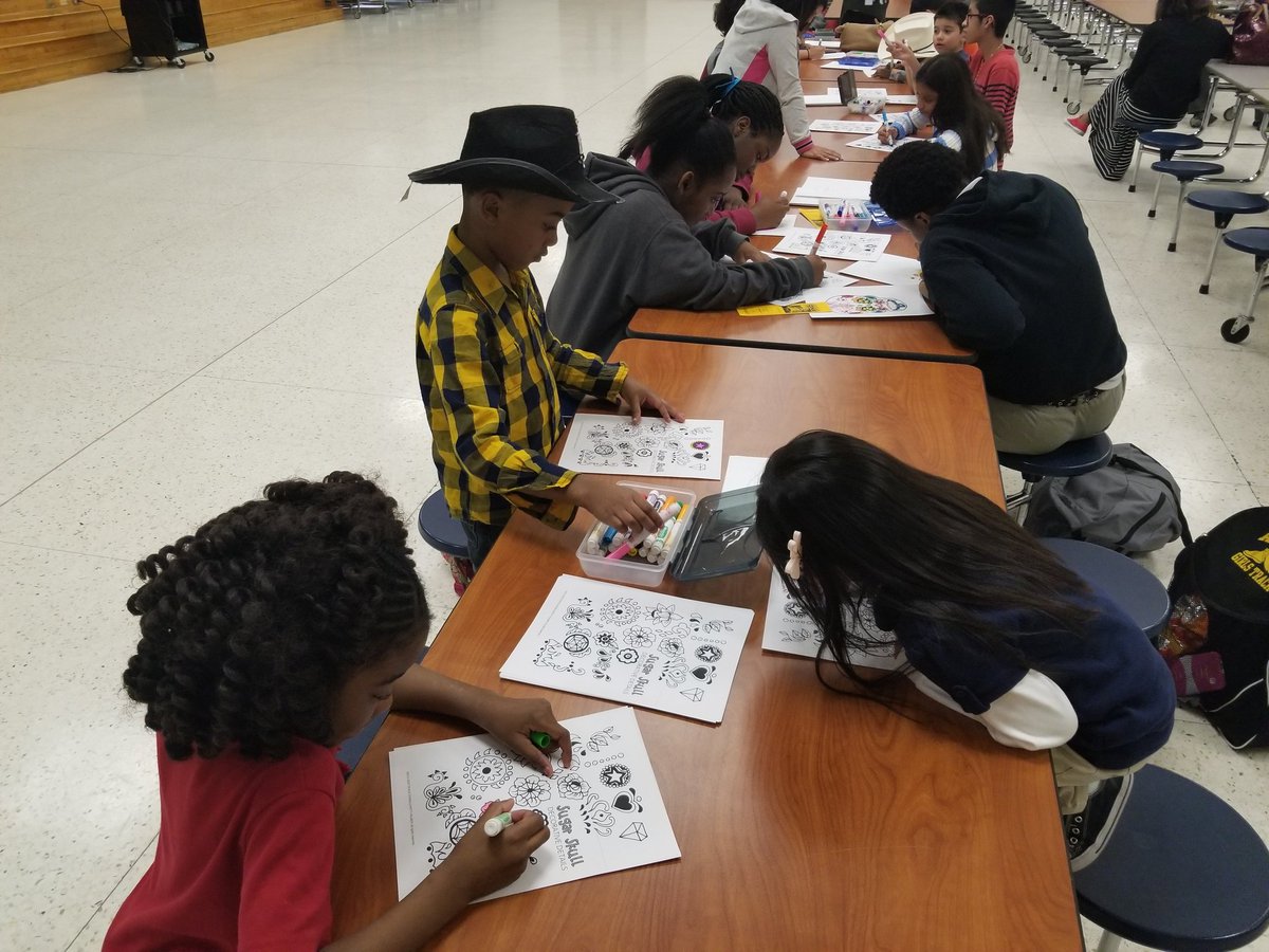 itsmrsgomez1112's tweet image. Family Movie Night in full effect!  @alief_middle @AliefISD