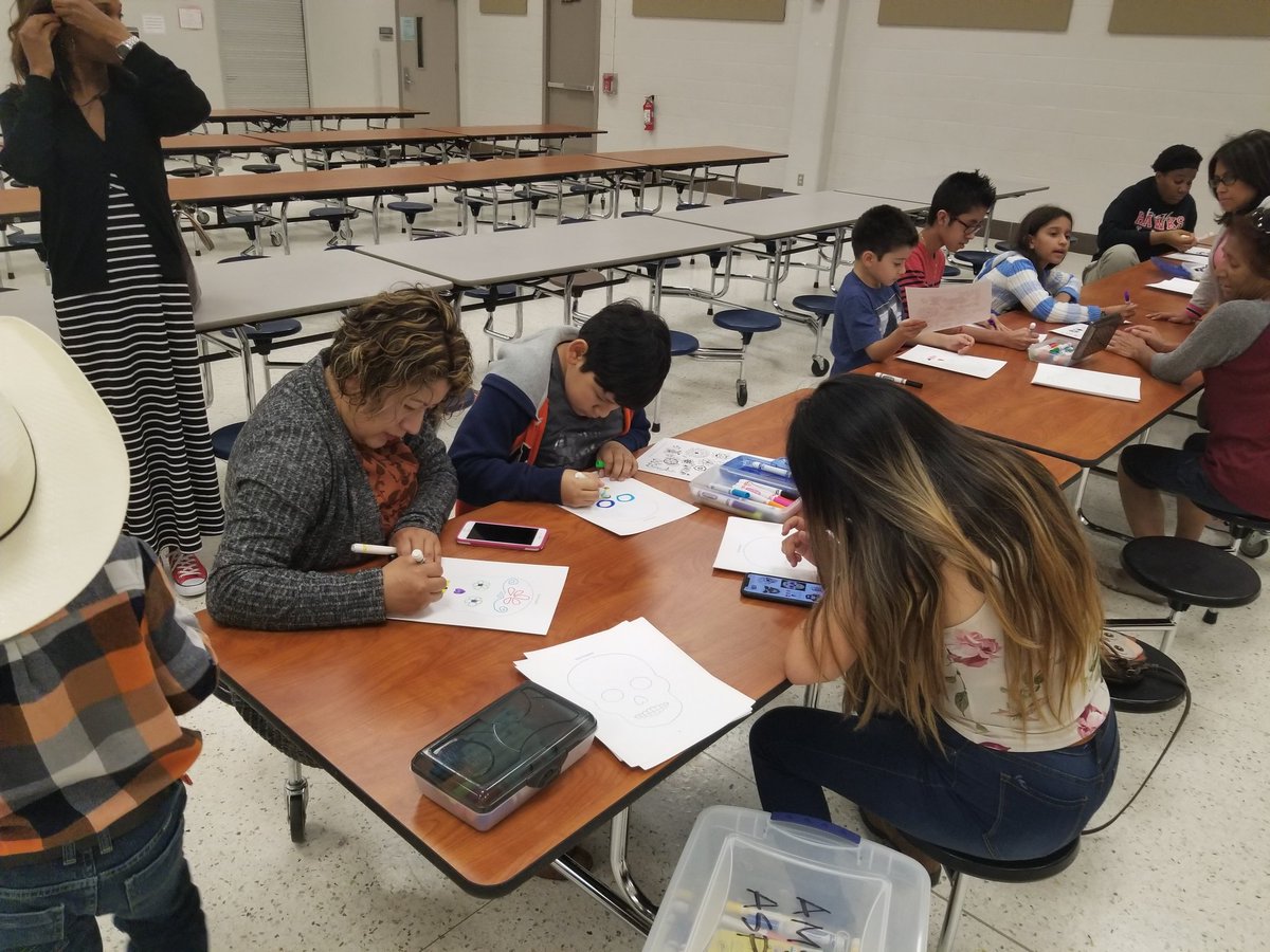 itsmrsgomez1112's tweet image. Family Movie Night in full effect!  @alief_middle @AliefISD