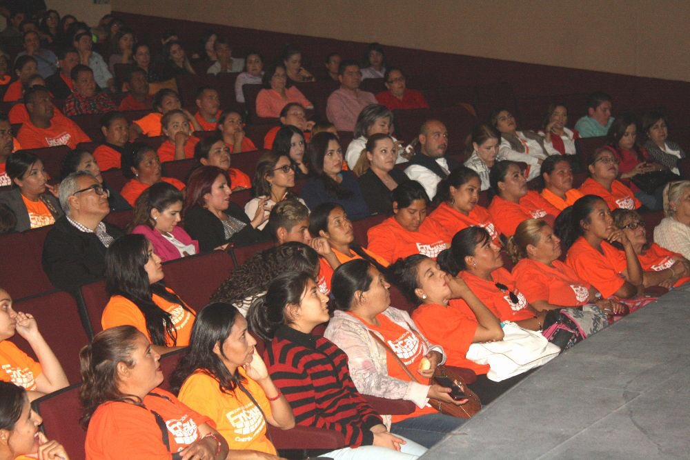 Es un gusto ver el entusiasmo y la participación de las familias #EnCausa en la conferencia las "7 D para triunfar" impartida por el expositor <a href="/RafaelAyala/">rafael ayala</a>, como parte del fortalecimiento de su desarrollo humano. 
Muchas Felicidades!!!
Gobierno de Hermosillo