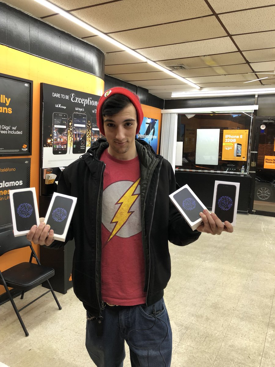 BoostMobile372's tweet photo. GOOD BYE T-mobile!! HELLO BOOST MOBILE!! Welcome to Boost Mr. Flash. Happy customer.. 4 for $100 all Iphone with insurance and auto top up! #customerforlife #BoostMobile #amazingwireless https://t.co/eGGG7rllRG