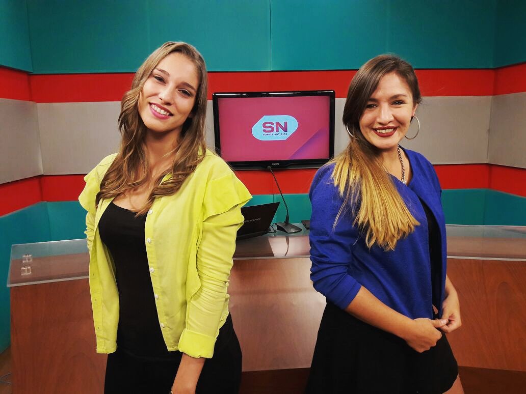 DafneAceGim's tweet photo. Aca con @MaguiDezotti en @SomosRioIV 

Segundo día de aire! 😊 https://t.co/S9pqlhUaEk