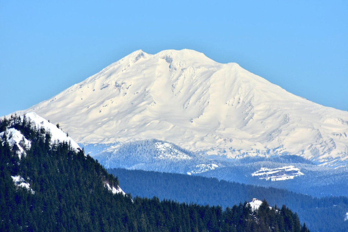 pdx_media's tweet photo. Such a gorgeous day at Hamilton Mountain in the #ColumbiaRiverGorge. It reminded me of how lucky I am to exist in the Pacific Northwest. #PNWpride #exploregon #hiking #portlandsun #pnwlife #hamiltonmountain #hike #oregonian #thisisthelife https://t.co/MXV8rlEGCe