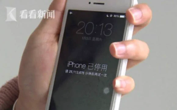 そんな待てないよｗ子供のいたずらでiPhoneが「47年間」ロック解除不可ｗｗｗ