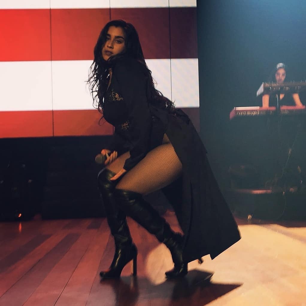 CamrenLatinOff's tweet photo. Ella si... 

#5HBestFans https://t.co/A39uKcv5Oi
