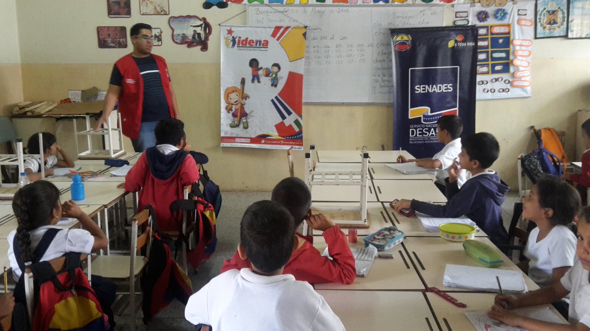 radiopueblo_hoy's tweet photo. #06Mar || En la U.E Inocente Vásquez, se desarrolla el programa #UnArmaNiDeJuego junto a @LARAIDENNA quien fomenta los deberes y derechos en los niños y niñas https://t.co/92G24uBWNR