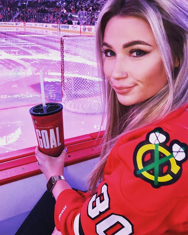 TheUltimateCuff's tweet photo. Our gal @haylily30 sporting her Coco Mini #applewatchbracelet jewelry cuff at the @nhlblackhawks ๐ game! ๐#theultimatecuff .
.
#hockeybabe #hockeyflow #chitown #blackhawks #iwatchband #watchstyle #wristgameproper #chicagoblackhawks #chicagoblogger https://t.co/qpyOHwrwOK https://t.co/uSx3omgqxI