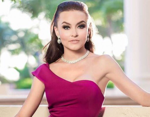 joshuajazz7's tweet photo. @Anboy88 puede regresar a las pantallas de #LasEstrellas siendo la #ComandanteBonita del nuevo súper drama de Televisa.
¡Genial! #AngeliqueBoyer #SuperDrama https://t.co/PuXyLlE0is