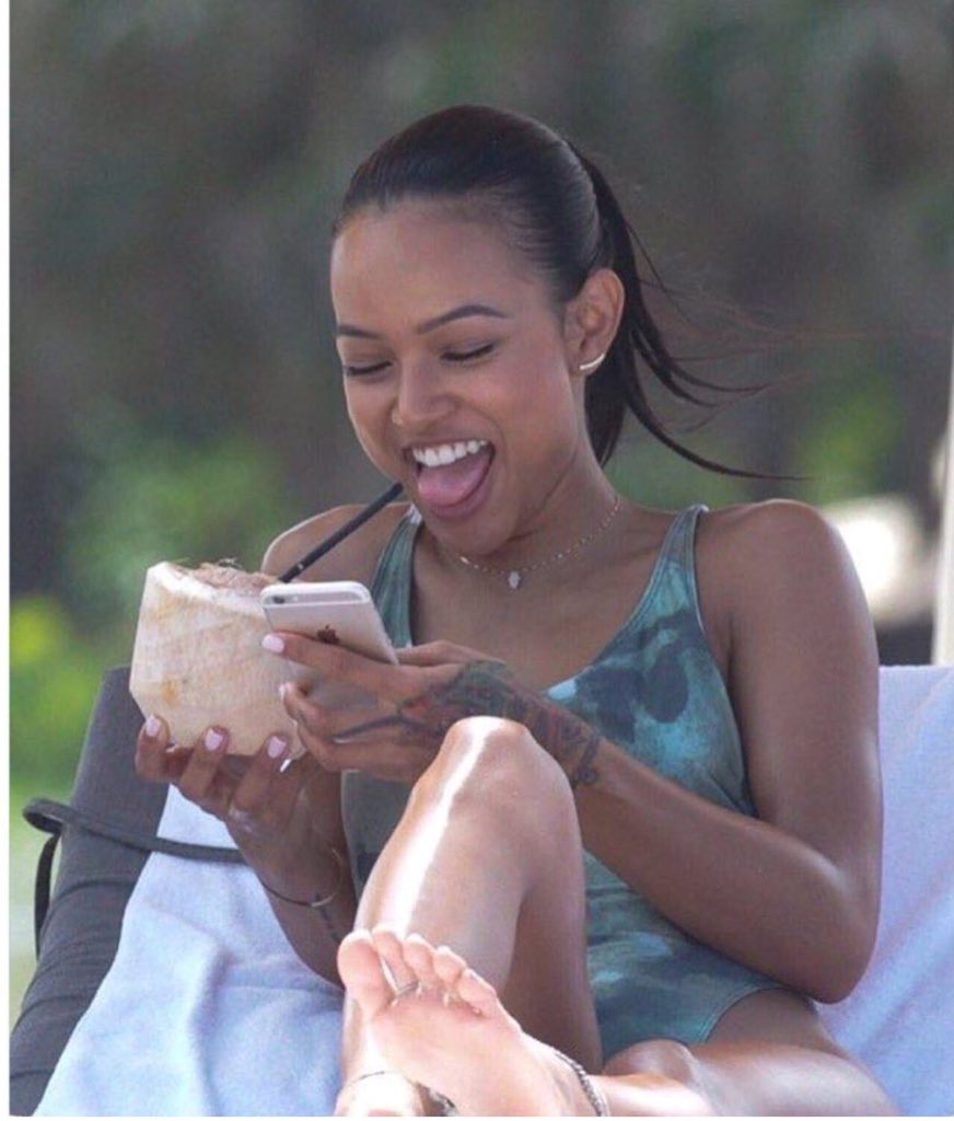 watching y’all complain about expensive &amp; beautiful palette launches knowing full well that my money is safe because idk how to apply eye shadow