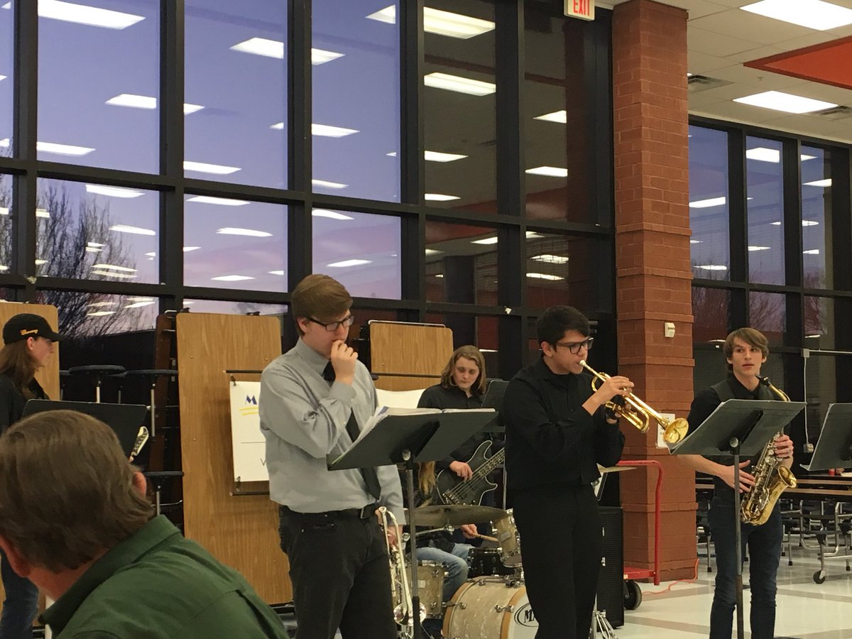 Main Street Commotion entertaining at BHS Band dinner and auction.