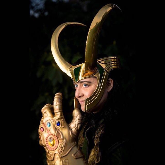 Toyzintheattik's tweet photo. Hello there, universe. #meetthenewboss .
.
Photo by @sybean at @seattlerefined #eccc2018 #eccc #loki #lokicosplay #trickstergod #infinitygauntlet #infinitywar #avengers #cosplay #vinylwrap #chromevinyl #cosplayarmor #cosplayprop https://t.co/Hlz2owzrkY https://t.co/UKqjYIFtvH