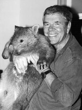 OzKitsch's tweet photo. #WombatWednesday with Sgt Frank Gilroy
#acountrypractice #brianwenzel https://t.co/KgE4ybBeKV