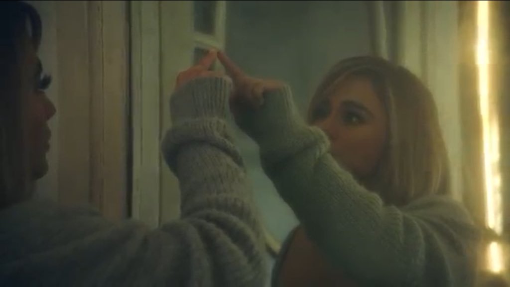 archivenmc's tweet photo. Mirrors. Reflection. @AllyBrooke during #PerfectMusicVideo was always looking at her reflection in the mirror, which means, she was having a battle against herself, against her vulnerable side. Behind that confident woman, lived a vulnerable one! https://t.co/zkOr2BtxbI