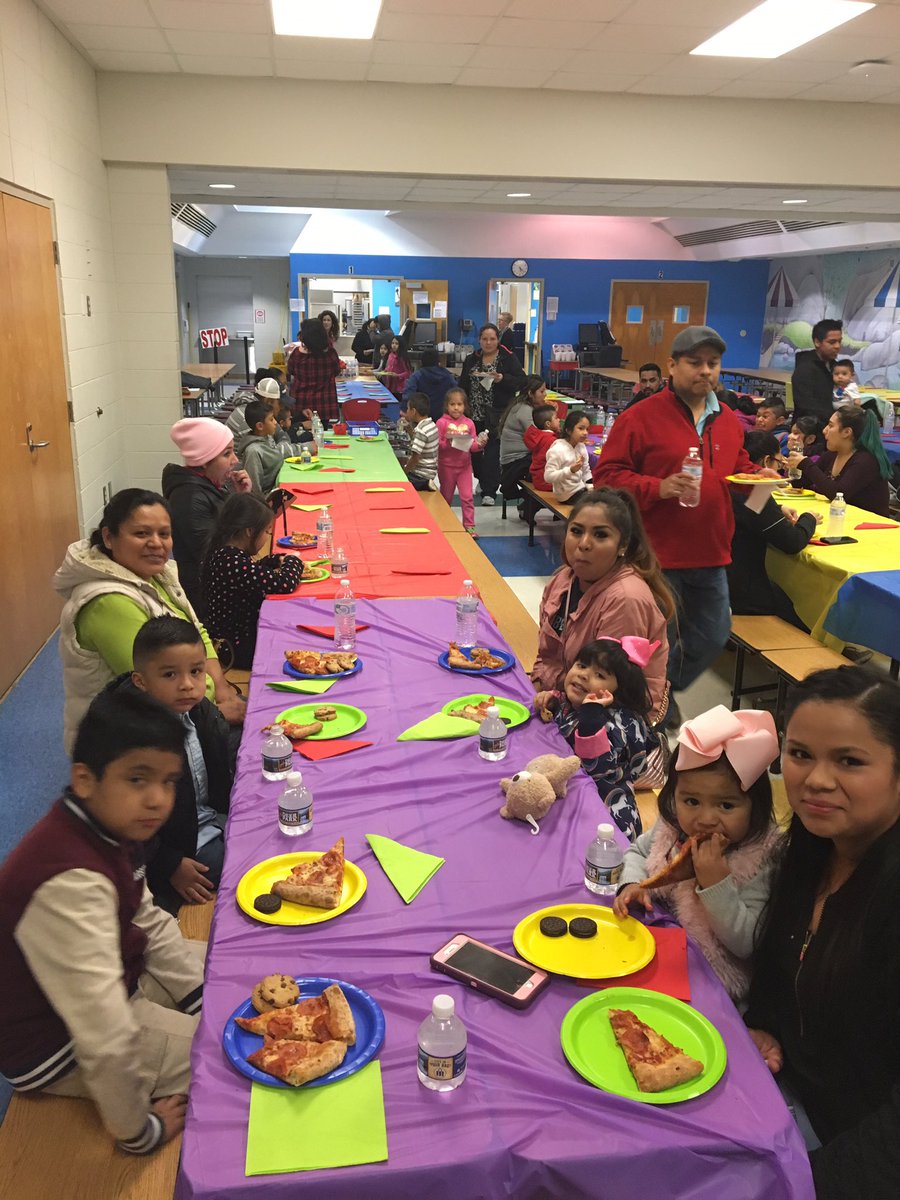 CourtenayRamey's tweet photo. What a great time we had at Springfield's ESOL night!
@sprgwd50 @sprshines @Gwd50Schools https://t.co/ASoMOH8yjQ