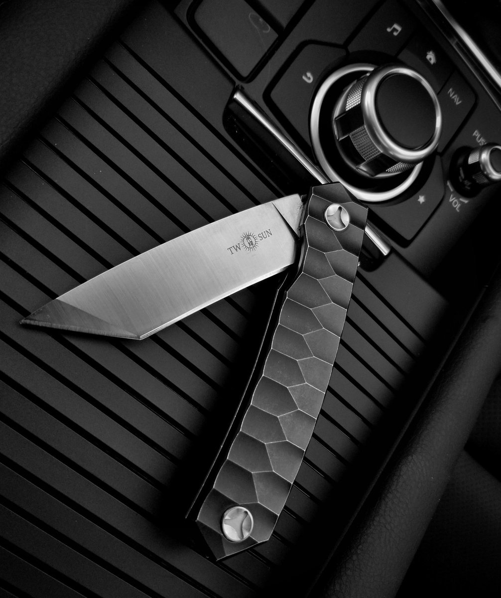 bladeraider82's tweet image. One of my favorites for #tantotuesday #TwoSunTuesday #TiTuesday 
#twosun #twosunknives #twosunkwaiken #ts34 #tanto #edcknife #edc_knives #everydaycarry #everyday_tactical #knifeporn #knifethursday #knifeknuts #knives #knifefanatics #knivesdaily #knifelife #gearporn #knivesandcars