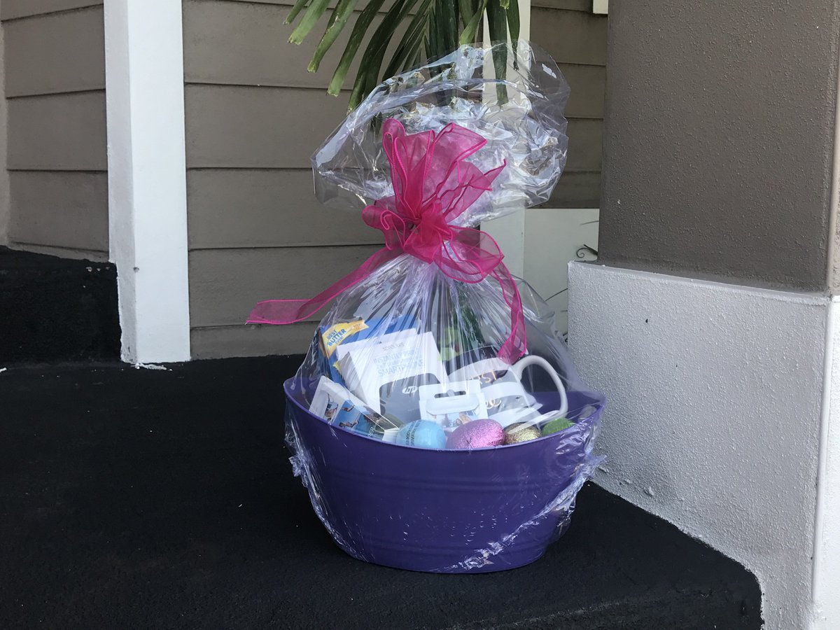 Don't know what to put in your teen's Easter Basket? Check out this idea featuring the #HPSprocket: ow.ly/aWDg30iMPFi #hppartner #easterbasket