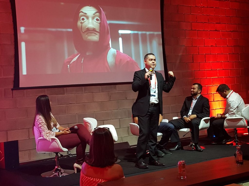 w_vaz's tweet photo. E hoje teve discussão sobre surrealismo, liderança, incentivos e esperança. #lacasadepapel #oracleinnovationday https://t.co/o5gn3aSTMY