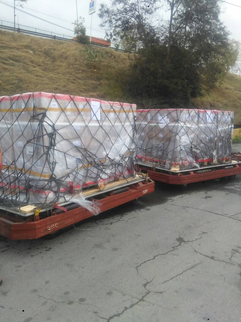 LuisLopezPSUV's tweet photo. Continúa llegando a Venezuela las líneas arteriovenosas para los tratamientos de hemodiálisis. Seguimos cumpliendo con nuestros pacientes @NicolasMaduro #TodosSomosVenezuela https://t.co/ckl1RStZxg