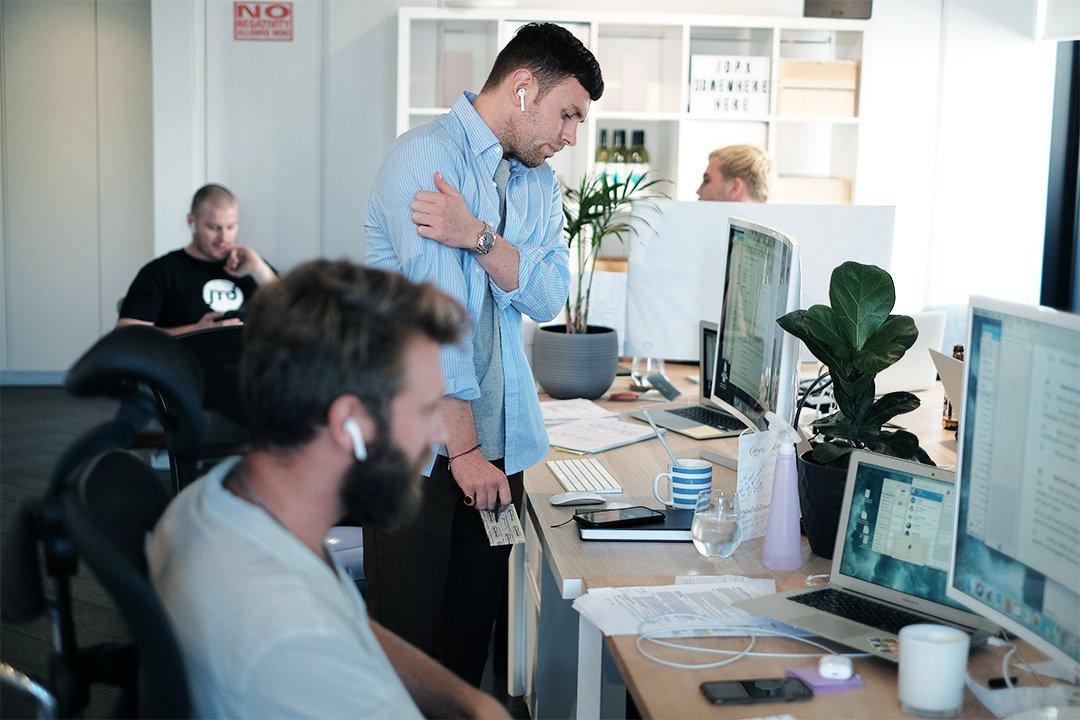justdigitalppl's tweet photo. Our Sydney team is absolutely killing it atm! Jared Tredly nipped down to run some training last week and got these happy snaps of the team #hustling 💪🏼👌🏼😎

#jdp #justdigitalpeople #jdpcrew #Sydney #recruitment #digitalrecruitment #hustle #business https://t.co/OkcxG751lK