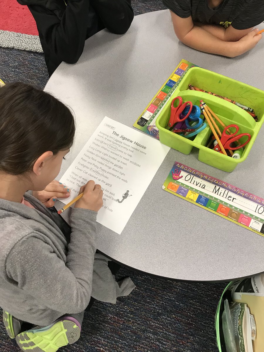 MaryAnneBShaw's tweet photo. @ScottsRidgeES first graders collaborate to find all the pattern words in our @letterlandmedia decodable story. How many did they find? #14won #Freddoesntmatch #found2more https://t.co/mCCsNNQC9u