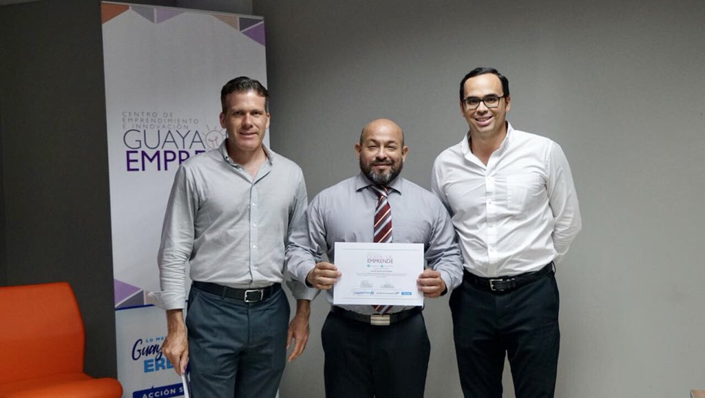 PedroPabloDuart's tweet photo. Felicitamos a Joel, Dario, César, Stephany, Roberto, Sefani, Leonardo, Geovanni, Marcos, Thelmo, Mauro, Edison y Julio y a todo el resto de #emprendedores que formaron parte de la 1era promoción de graduados de  @GyeEmprende 
Para #EMPRENDER, hay que #APRENDER! 
#OtraObraDeNebot https://t.co/xbp3kuHx5C