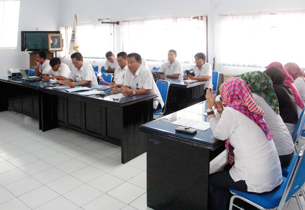 bppsdmsupmtegal's tweet photo. Rapat Kepribadian Siswa/i SUPM Tegal.
#kerja3ersama 
#RisetdanSDMKP
@mzulficar @brsdm_kp @Pusdik_KP @Maskurikkp1 @HenryIskandar2 https://t.co/RYjxiEMrP0