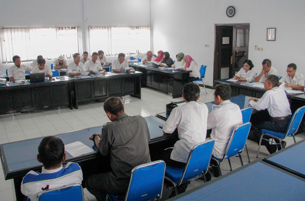 bppsdmsupmtegal's tweet photo. Rapat Kepribadian Siswa/i SUPM Tegal.
#kerja3ersama 
#RisetdanSDMKP
@mzulficar @brsdm_kp @Pusdik_KP @Maskurikkp1 @HenryIskandar2 https://t.co/RYjxiEMrP0