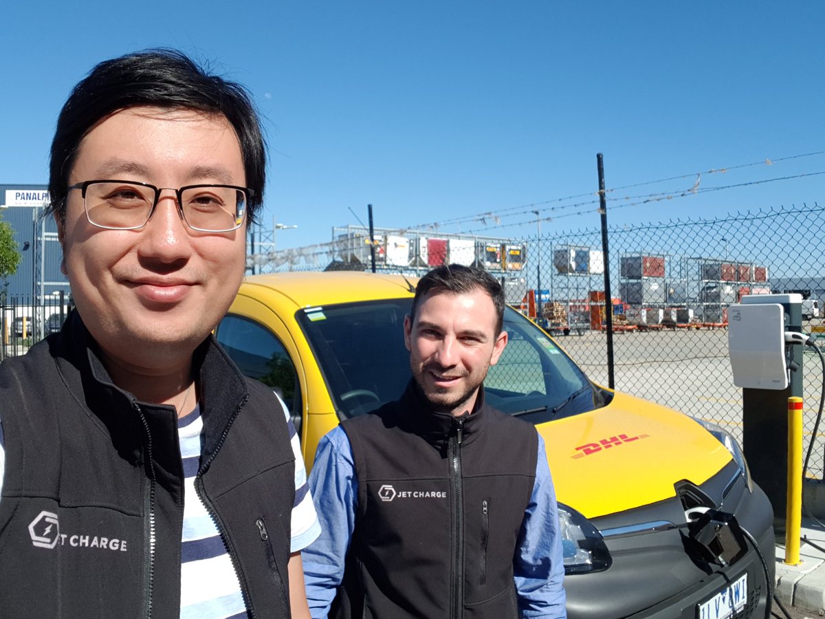 jetcharge's tweet photo. How great is this #DHL @RenaultAU #Kangoo #EV? We really liked our matching bollard and lovely @SchneiderElec Wallbox. Pity about the ugly fools at the end ruining a great set up! #evselfie https://t.co/5IqPonujiK
