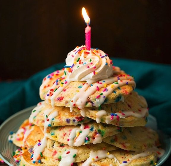 dawnchats's tweet photo. Funfetti Pancakes. Grab a fork! https://t.co/sQiwVy8pNm https://t.co/Si4TZxzpQD