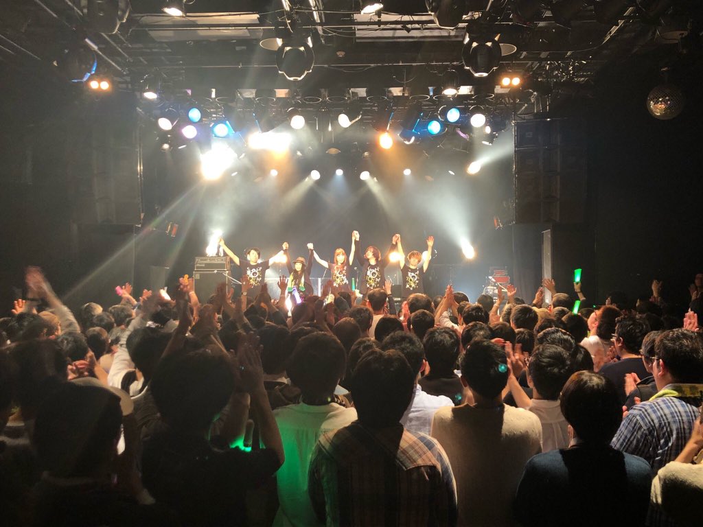 jun_murayama's tweet photo. 日曜はツアーファイナルでした!
アルバムの制作から考えると約一年の集大成。素敵なステージでした。
ChouChoはいいぞ
#ChouCho https://t.co/h4xNtsBNgc