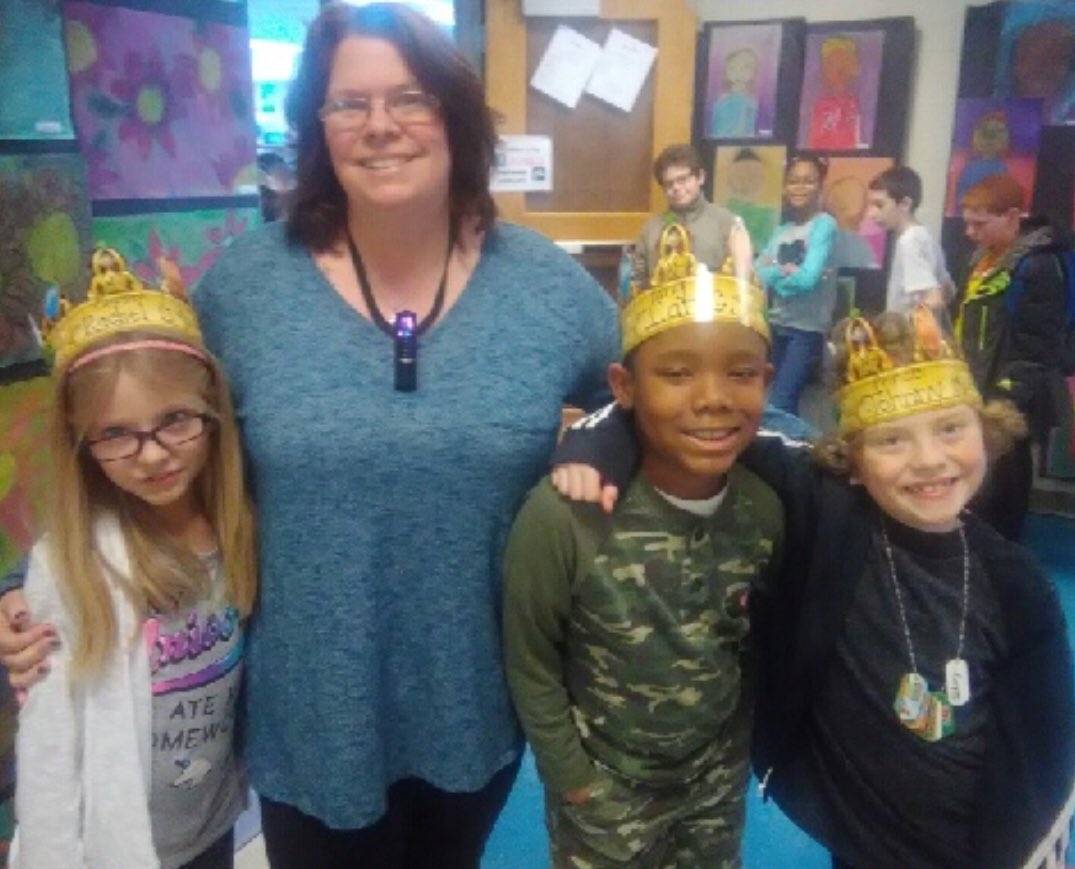 Ledgeview_Lib's tweet image. 2nd graders who made a goals to be AR Kings and Queen!!  Goals made and achieved!!  These kiddos came to see me everyday in the library to get new books and keep me up to date on their progress!!  So
Proud!!!📚📚📚 #Ledgeviewreads #Ledgeviewlibrary @KristenCottrel5 @nordonialib