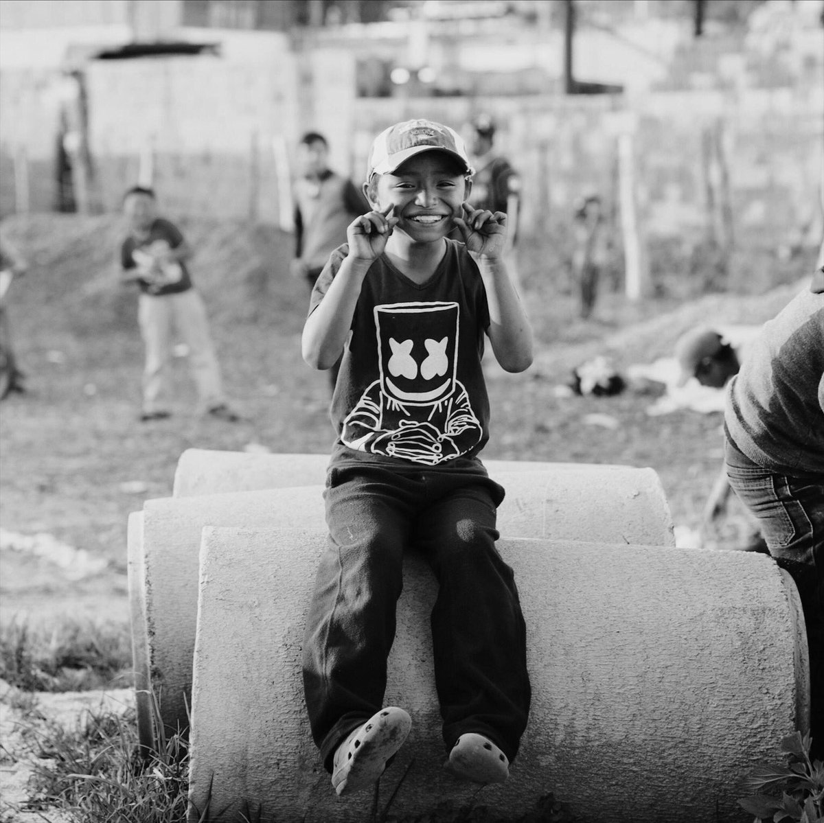 iamembrace's tweet photo. 1 uniform puts a kid in school. The crazy thing is it only takes $27. 191 kids out of 650 have been put in school already in El Pajal, Guatemala. Let’s work together and change the lives of our neighbors in El Pajal! 🙌🏼 Give to the campaign today 👉 https://t.co/gxogA12JpL https://t.co/Lt7UZmxmgU
